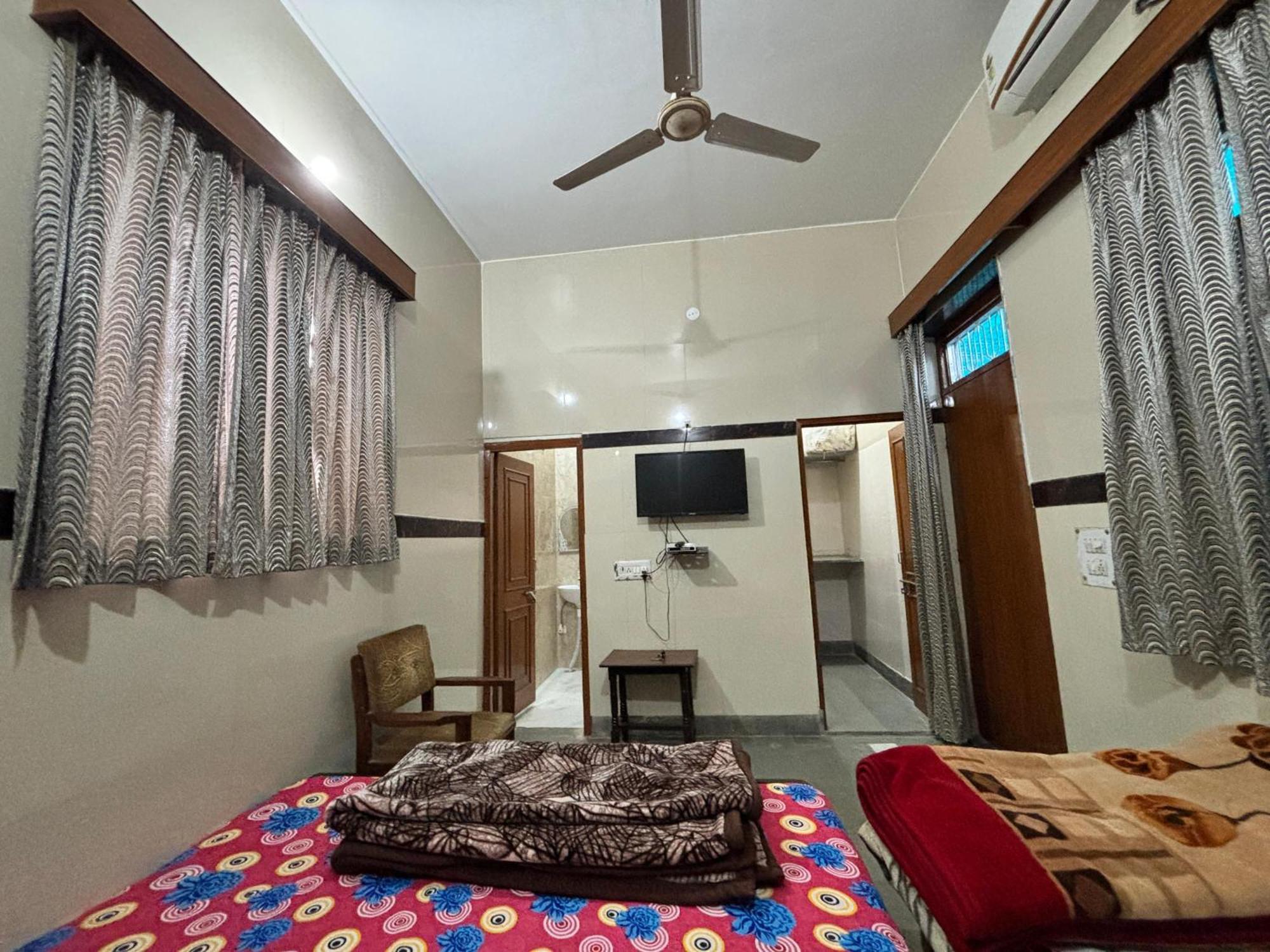Shri Balaji Dham Hotel Vrindāvan Exterior foto